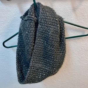 Grey sparkly scarf ❄️